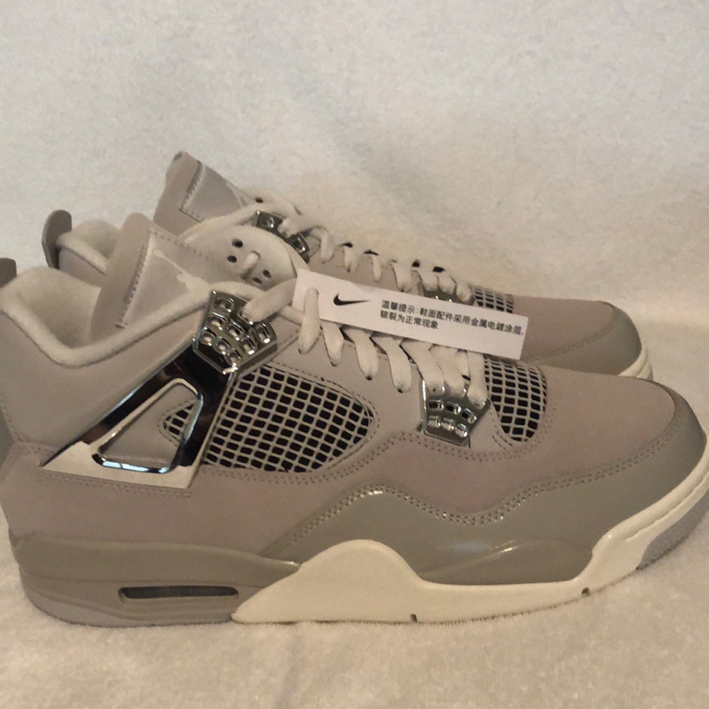 Jordan 4 Retro Frozen Moments Men Size 10.5 . Collection Edition Special Shoe